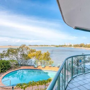 https://4shorewaterfrontplace.hotelssunshinecoast.net