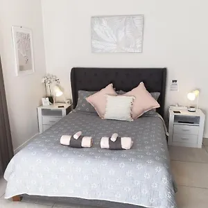https://the-guesthouse-on-regent.hotelssunshinecoast.net